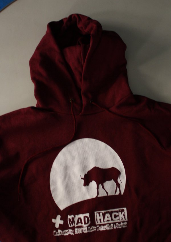 Imagen:Sudadera_masmadhack.jpg