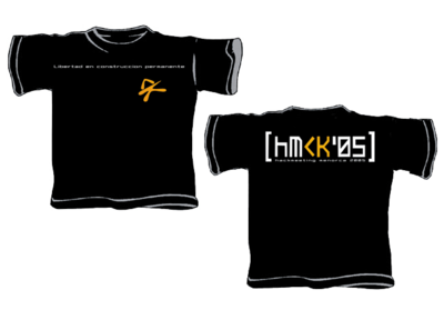 alt Kami con logo y lema en la parte delantera