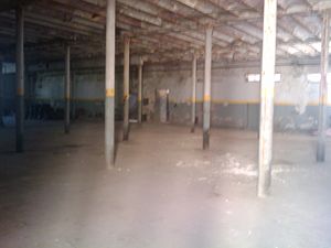 Esta es la nave por donde se entra en la puerta que ves en la imagen anterior. En el fondo se ve una puerta que da a la escalera.